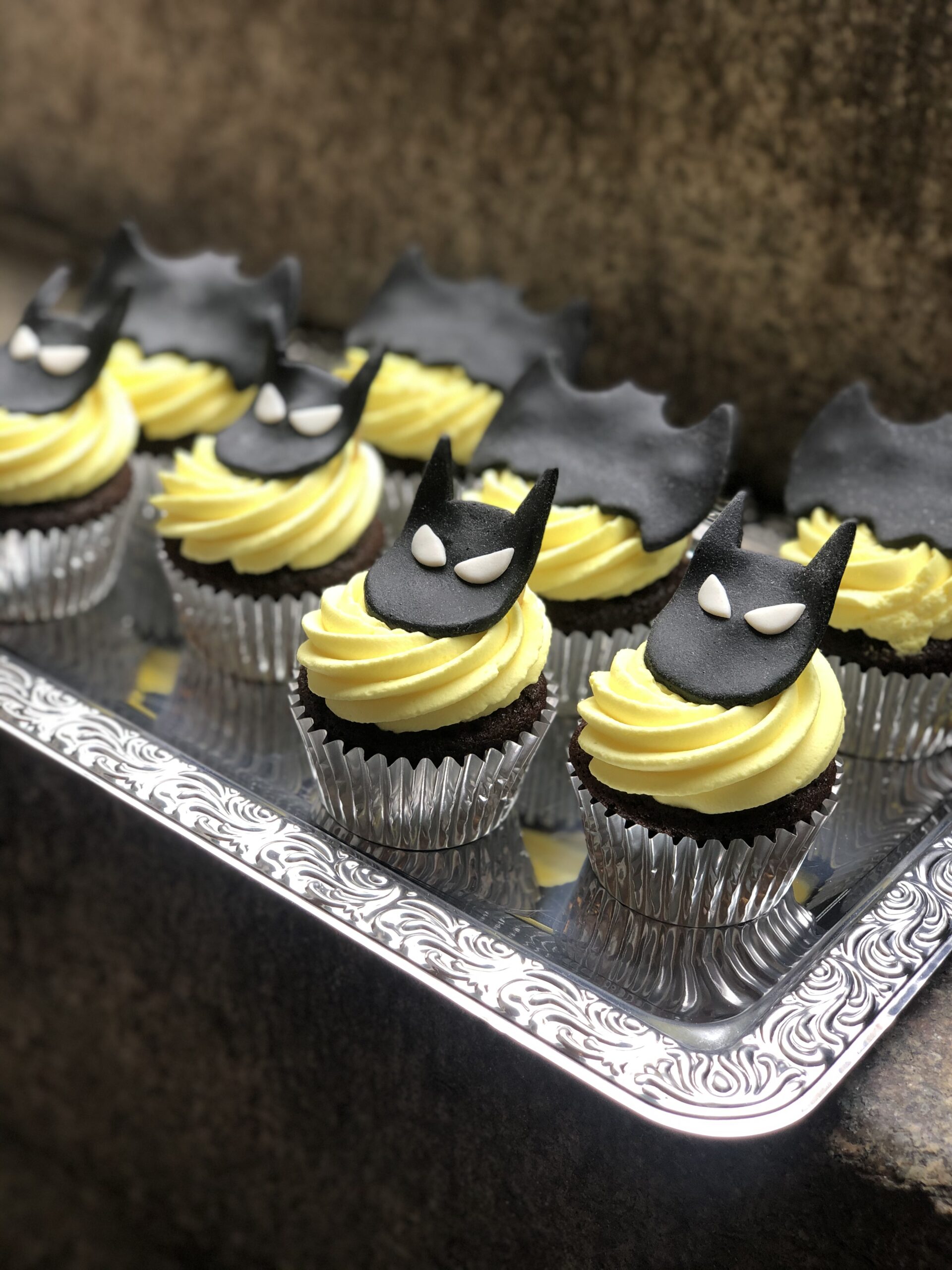 Batman cupcakes